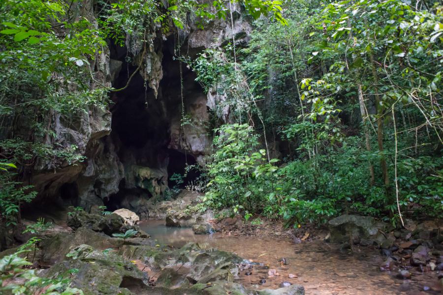 Bang Hman Trail through a 400 meters long cave